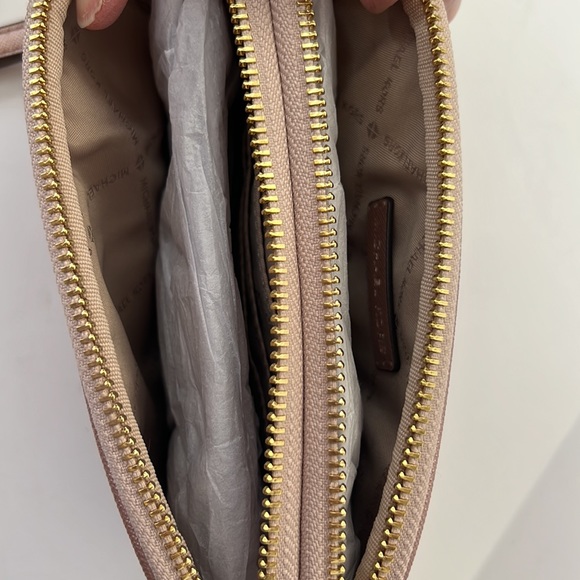 NWOT Michael Kors, double zip wristlet - Picture 7 of 9